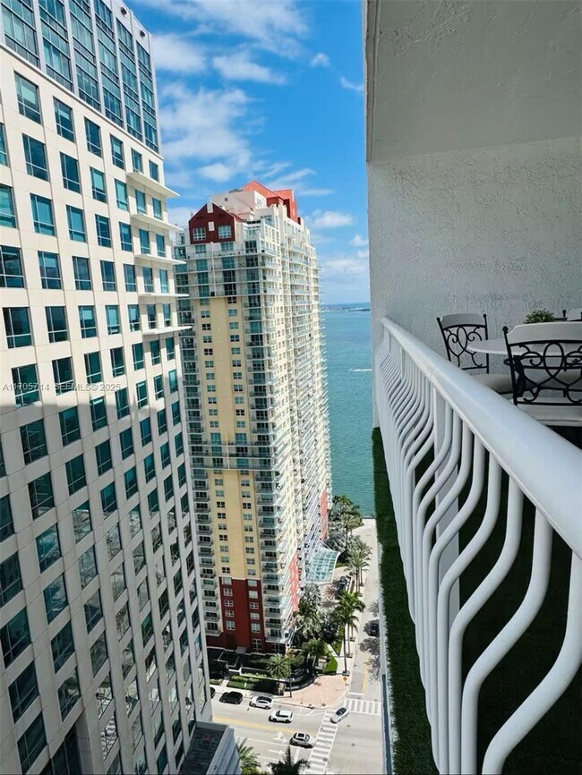 Building Photo - 1200 Brickell Bay Dr
