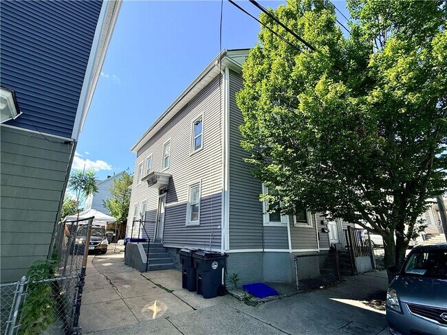 Building Photo - 41 Joslin St
