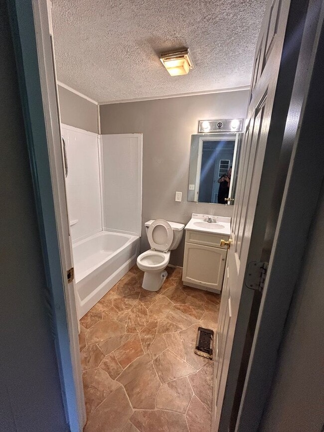 Building Photo - Available Now – 2 Bed / 1 Bath Apartment at Bunker Hill Mobile Home Community
