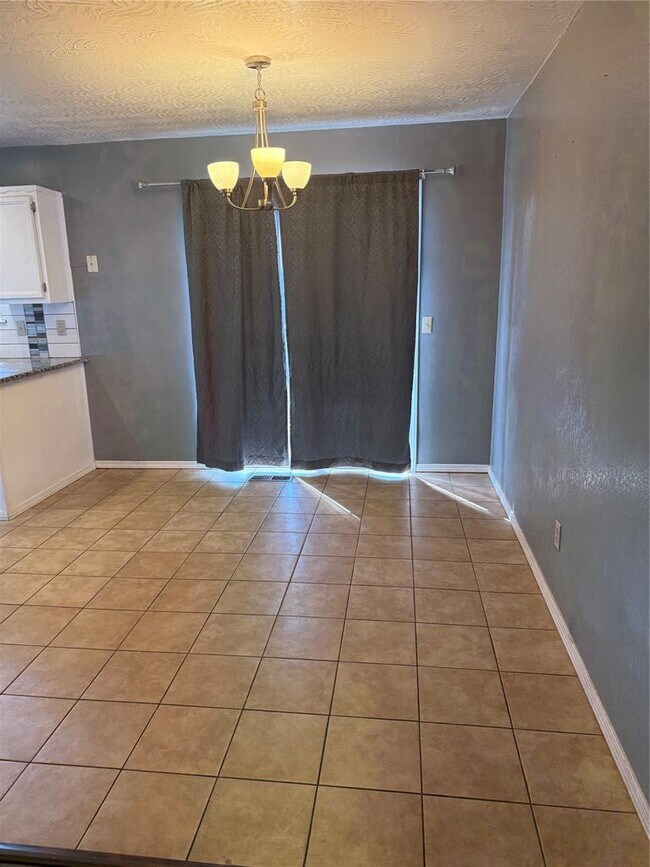 Building Photo - 8617 N Eagle Ln