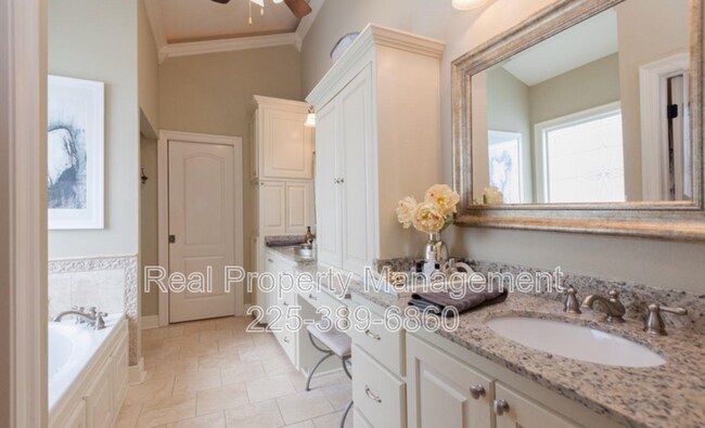 Building Photo - 9462 Country Lake Dr