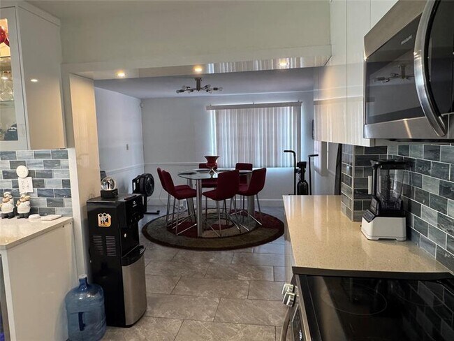 Building Photo - 1631 NE 32nd St