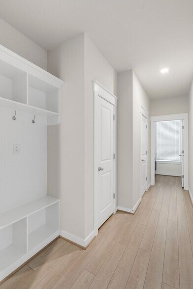 Building Photo - 17104 Crane Fly Dr