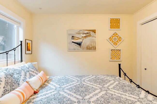 Building Photo - 756 N 76th St