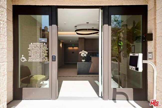 Building Photo - 160 N La Peer Dr