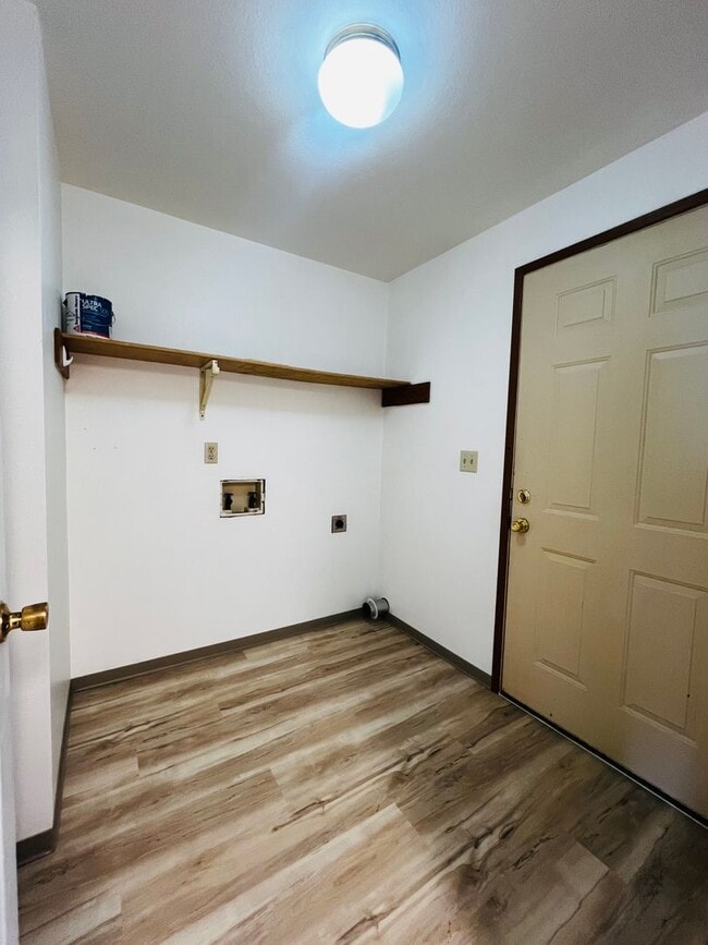 Building Photo - Non-Refundable & Security Deposit Total: $1300.00