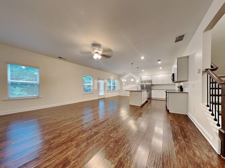 Building Photo - 174 Makenna Dr