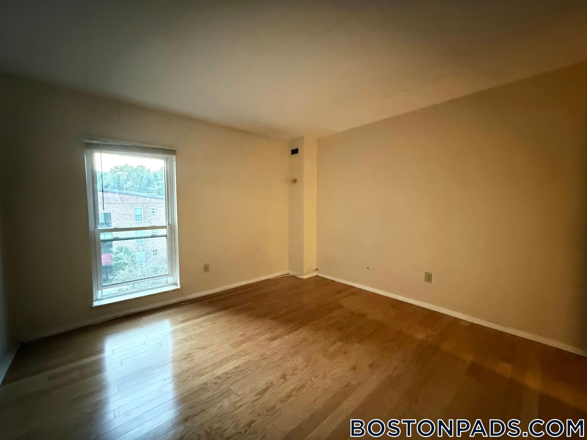 Building Photo - 50 Broadlawn Park