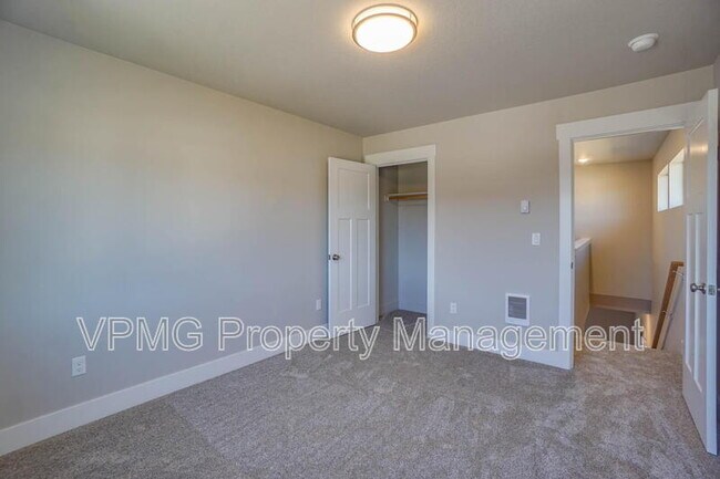 Building Photo - 2331 E Otter Lp