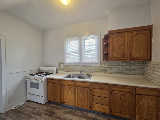 Building Photo - 655 11th St NW