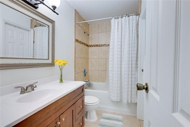 Building Photo - 8390 N Missionwood Cir