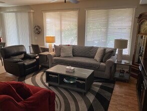 Building Photo - Charming, fully furnished, single-story residence in Florence available for mid-term rental! (Min...