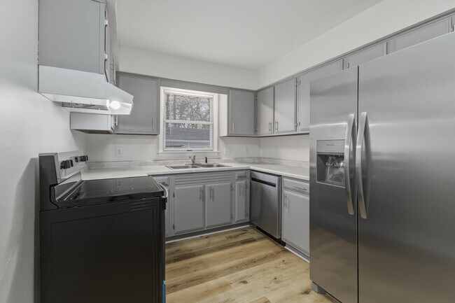 Building Photo - 4054 Stonehenge Dr