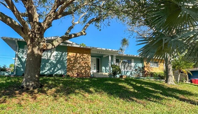 Building Photo - 1531 Hill Dr