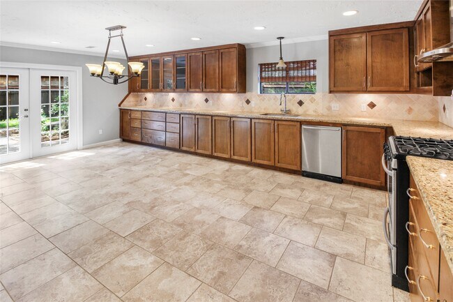 Building Photo - 6 Coralberry Ct