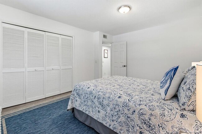 Building Photo - 4103 SE Centerboard Ln