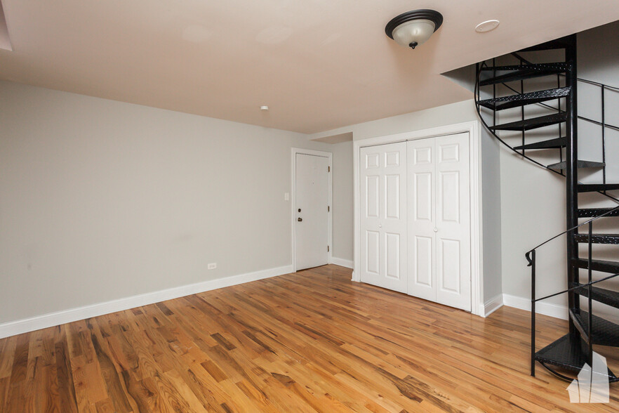 Building Photo - 815 W Cornelia Ave