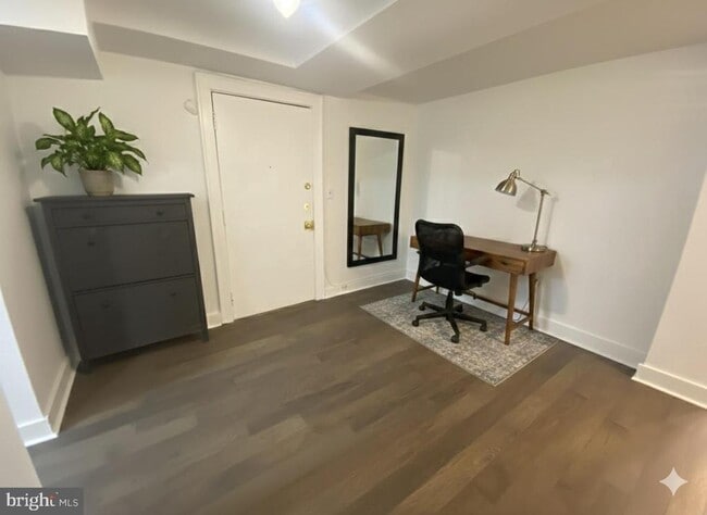 Building Photo - 1820 Clydesdale Pl NW