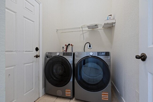 Building Photo - 1947 SE 24th Terrace