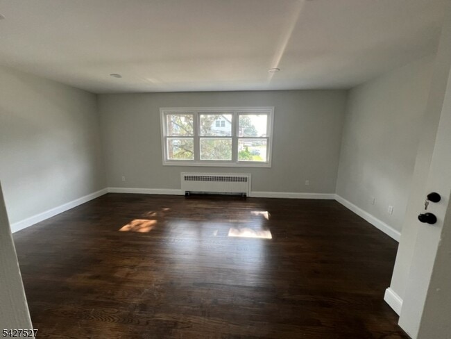 Building Photo - 905 Sanford Ave