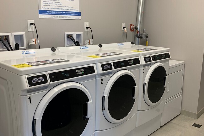 Building Photo - 2 Shore Ln