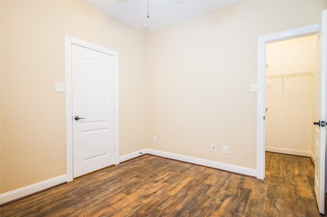 Building Photo - 6114 Brookmall Dr