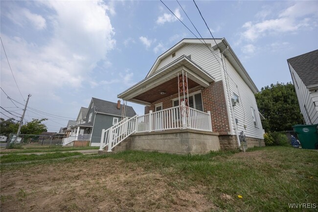 Building Photo - 2732 South Ave
