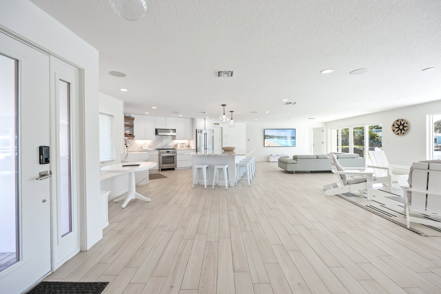 Building Photo - 220 June Dr