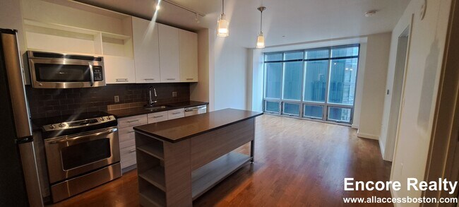 Building Photo - 665 Washington St