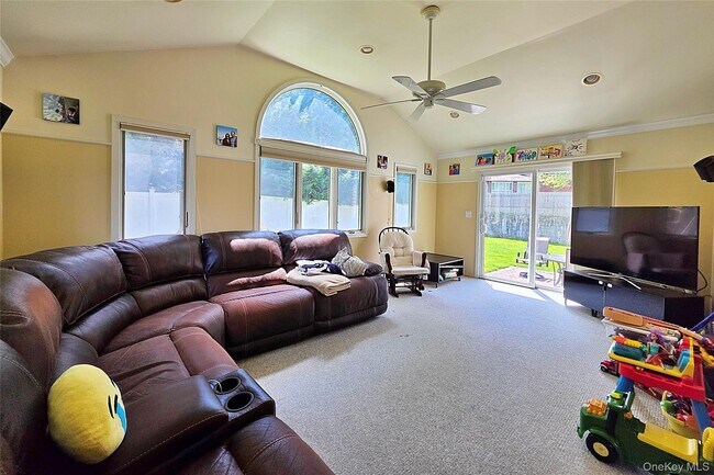 Building Photo - 110 Briarwood Ln