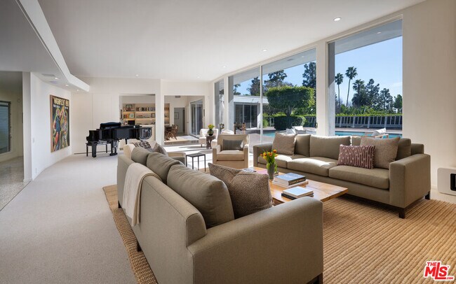 Building Photo - 1121 Loma Vista Dr