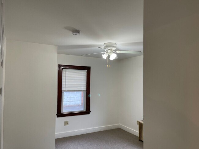 Building Photo - 6 Silver Dr