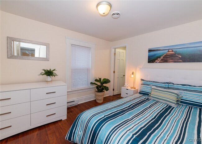 Building Photo - 312 Hall Ave