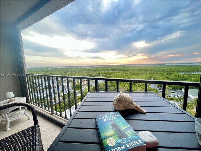 Building Photo - 5047 N Hwy A1A