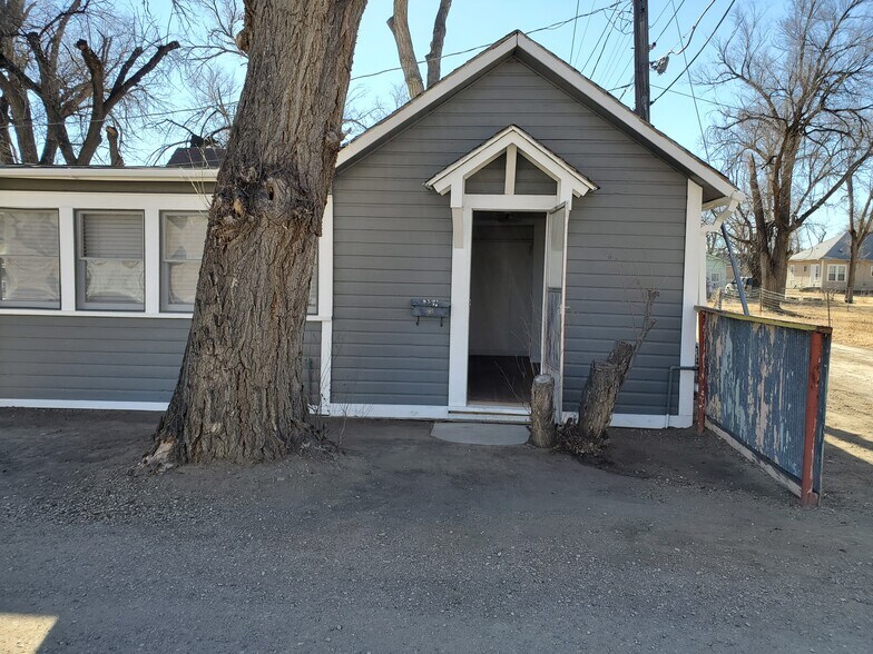 North entrance - 635 Elm Ave