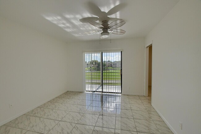 Building Photo - 224 Capri E