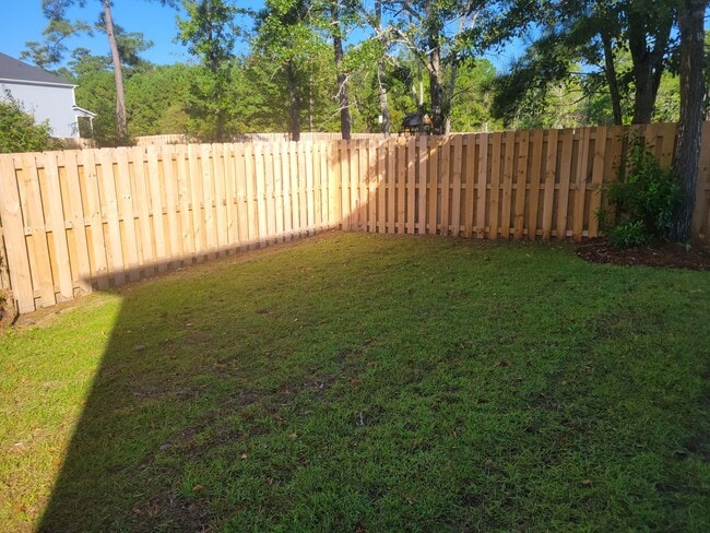 Building Photo - Gorgeous Newer Construction In Sneads Ferry!!