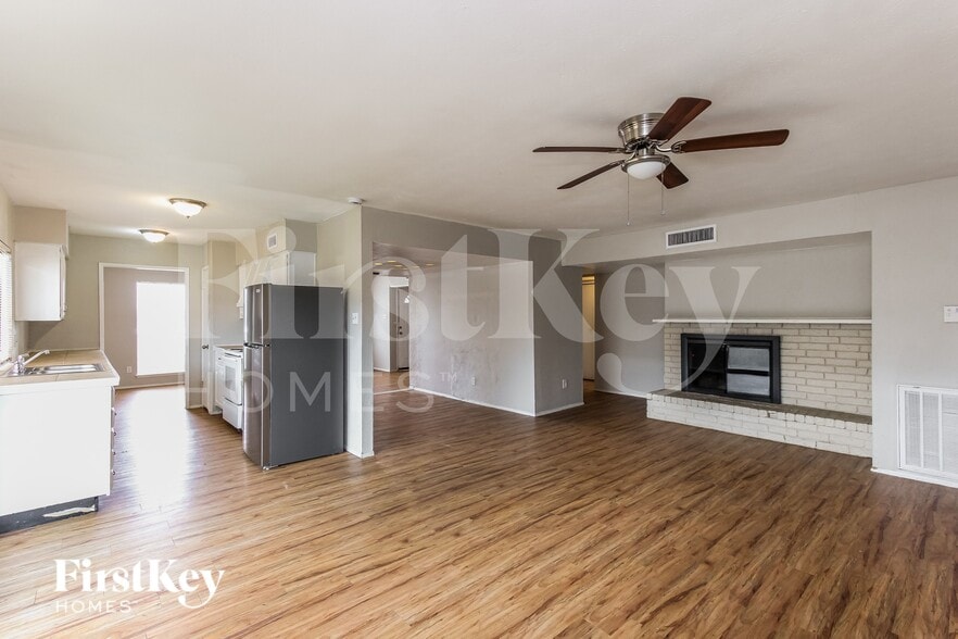 Building Photo - 3537 Rockcrest Dr