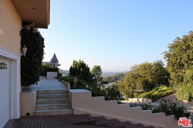 Building Photo - 11502 Dona Teresa Dr