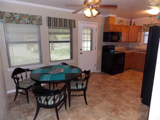 Building Photo - 4632 Pendleton Dr