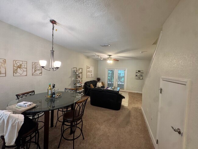 Building Photo - 2508 SW 35th Pl