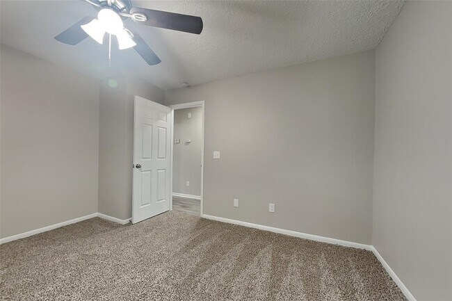 Building Photo - 5 Regency Ct
