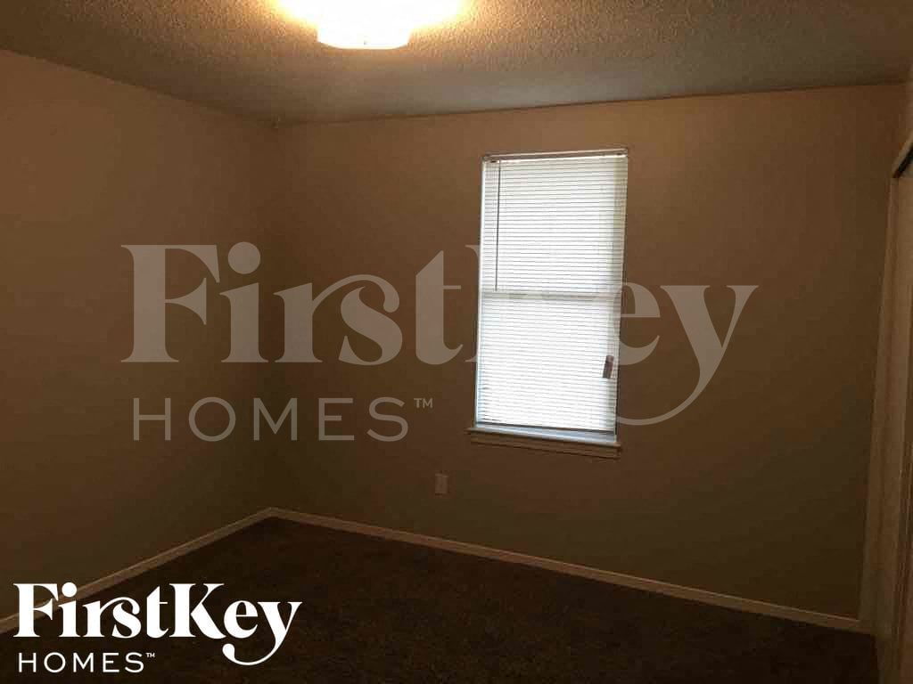 Building Photo - 5749 Jardin Pl