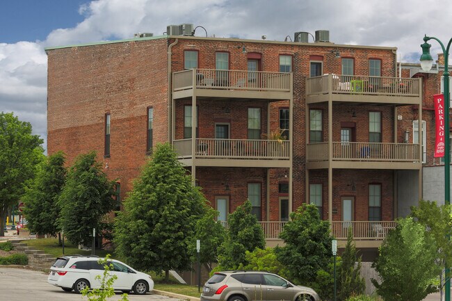 Building Photo - 74 W Front St