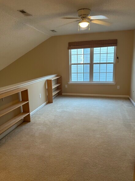 Building Photo - 100 Glenlea Ln