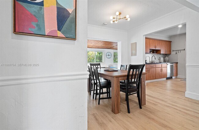 Building Photo - 1636 Arthur St