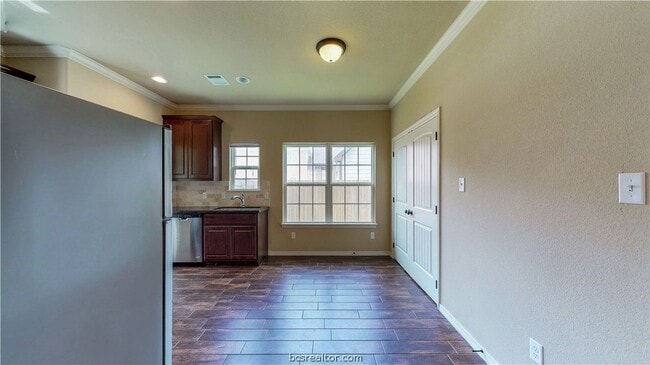 Building Photo - 111 Southland St