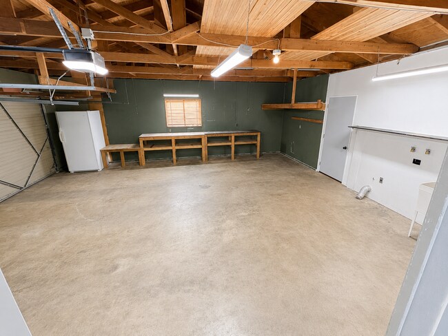 Building Photo - 3BR Cul-de-Sac Home w/ Solar, Water Softener, and Large Yard