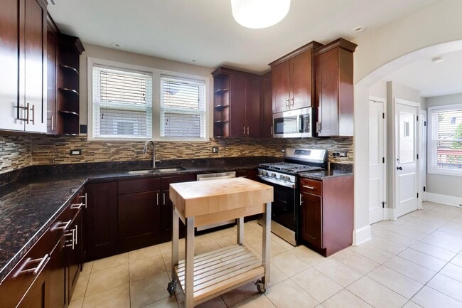 Building Photo - 7922 W Elmgrove Dr