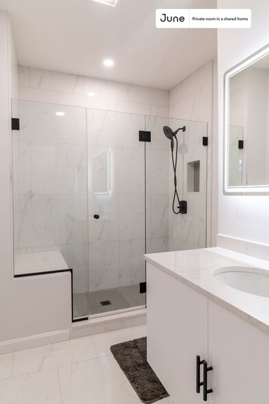 Building Photo - Room in Shared 3 bed/2 bath home in JFK/UMass